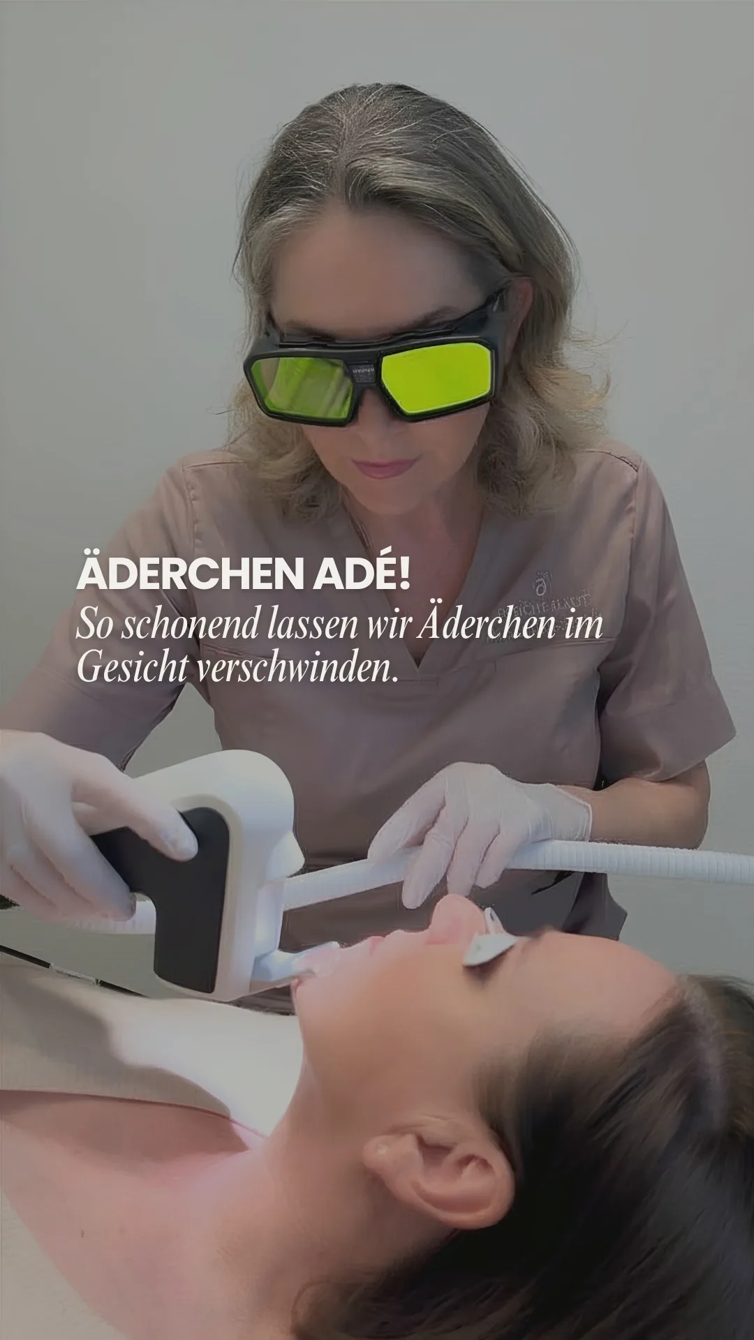 Egal ob an der Nase oder am Kinn – Äderchen können unser Hautbild unruhig wirken lassen und sind selbst mit Make-up kaum zu kaschieren. �
Wir haben dafür aber eine schnelle Lösung!�
Mit unserem modernen Quadro-Gefäßlaser veröden wir die Äderchen ganz zielgerichtet und präzise. Die Behandlung ist besonders schonend und kommt nahezu ohne Nebenwirkungen aus. So verhelfen wir dir schnell und unkompliziert wieder zu einem ebenmäßigen Teint. 💉🔬
Vereinbare jetzt dein persönliches Beratungsgespräch bei uns – wir freuen uns darauf, dich auf dem Weg zu einer strahlenden Haut zu begleiten! 📅
#SchöneHaut #Äderchen #Gefäßlaser
Bilder und Text mit Unterstützung von KI erstellt.